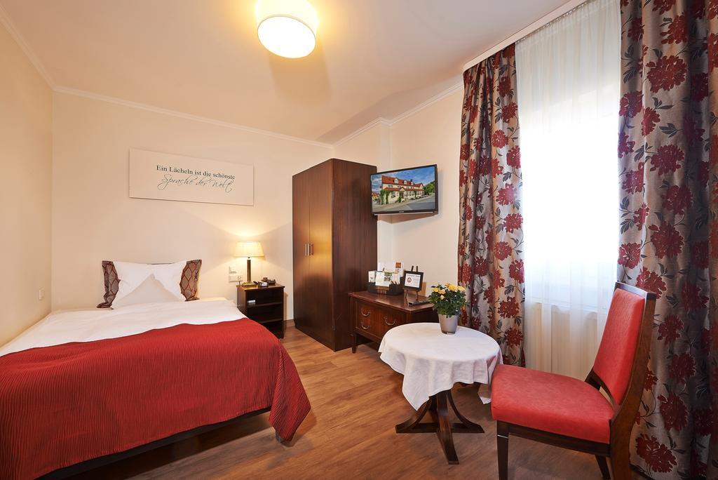 Brauereigasthof Zum Loewenbraeu Adelsdorf Szoba fotó
