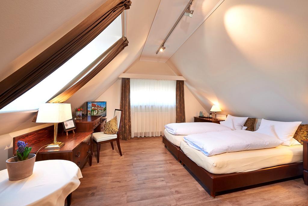 Brauereigasthof Zum Loewenbraeu Adelsdorf Szoba fotó