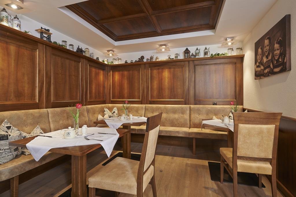 Brauereigasthof Zum Loewenbraeu Adelsdorf Kültér fotó
