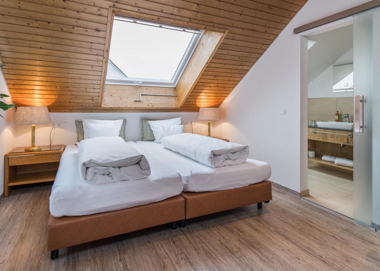 Brauereigasthof Zum Loewenbraeu Adelsdorf Kültér fotó