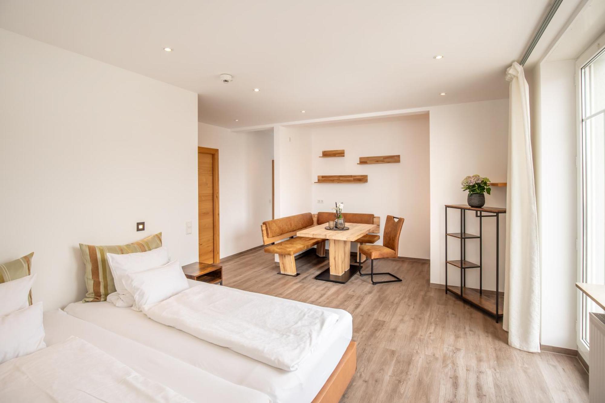 Brauereigasthof Zum Loewenbraeu Adelsdorf Kültér fotó