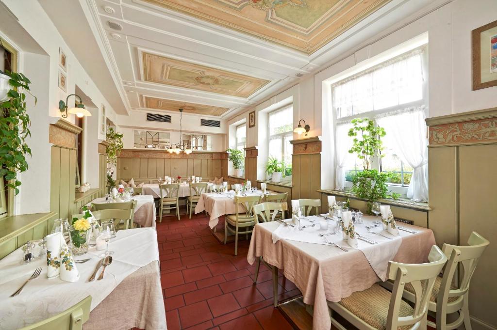 Brauereigasthof Zum Loewenbraeu Adelsdorf Kültér fotó