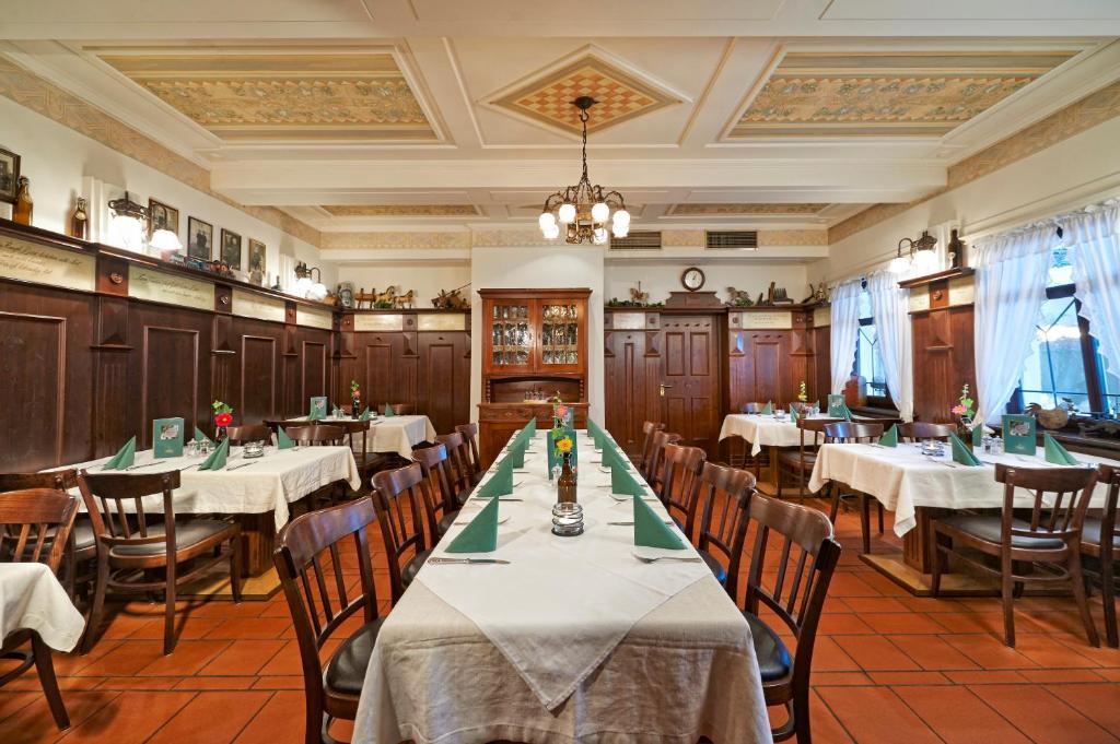 Brauereigasthof Zum Loewenbraeu Adelsdorf Kültér fotó